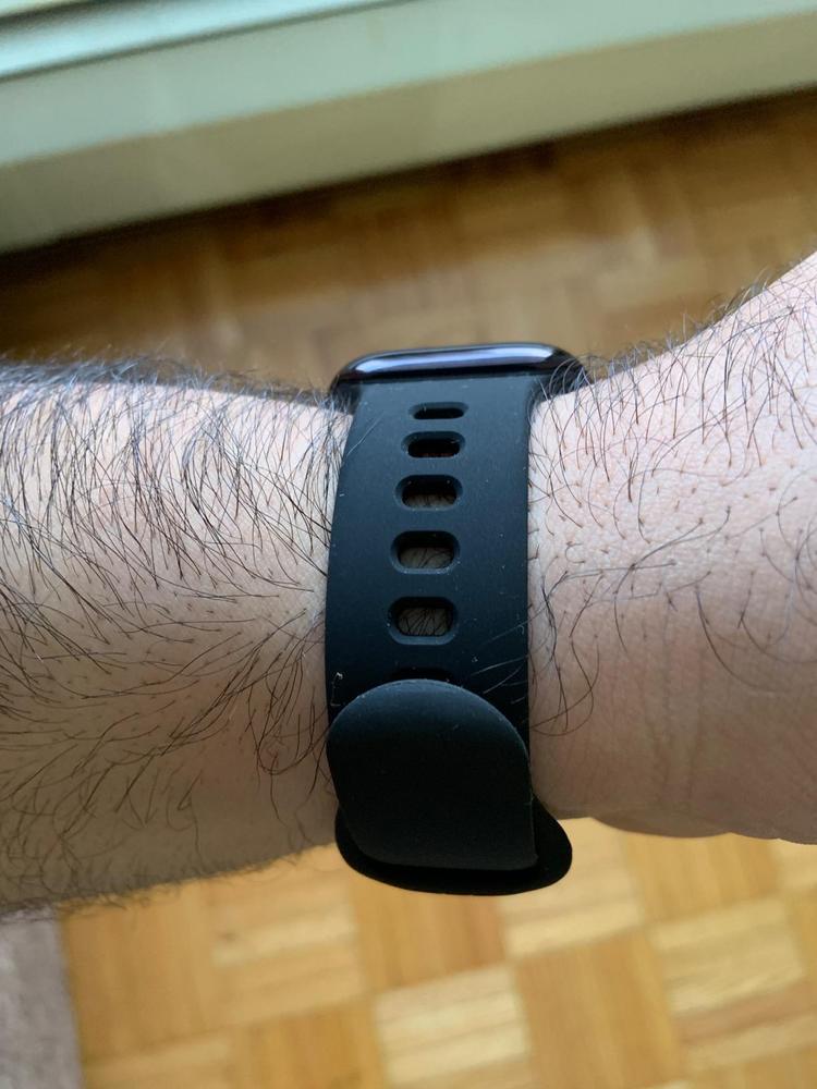 Apple Watch Band for 44mm / 42mm Silicone Fit by Spigen for Models 6/SE/5/4/3/2/1 � Black � 062MP25400 - Customer Photo From Amazon Review