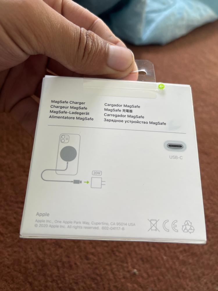 Apple MagSafe Charger 15W Qi Wireless Charging for iPhone 12 / 12 Pro / 12 mini / 12 Pro Max - White - Customer Photo From Muhammad Akhtar