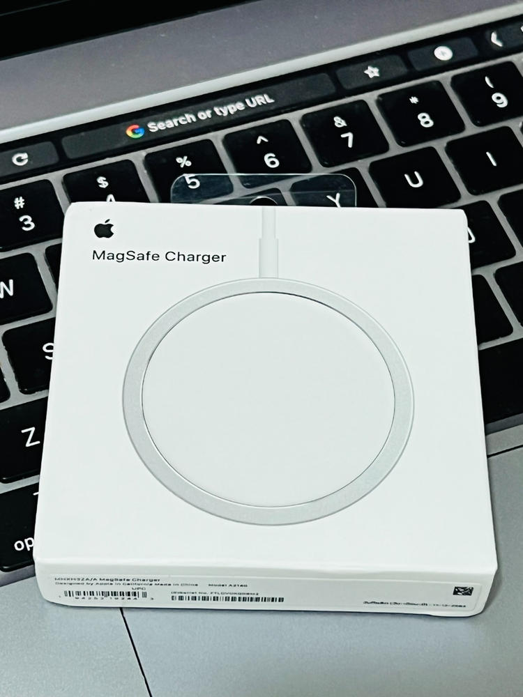 Apple MagSafe Charger 15W Qi Wireless Charging for iPhone 12 / 12 Pro / 12 mini / 12 Pro Max - White - Customer Photo From Aamir Abbas