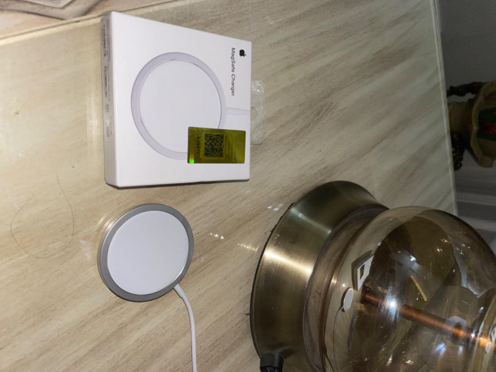 Apple MagSafe Charger 15W Qi Wireless Charging for iPhone 12 / 12 Pro / 12 mini / 12 Pro Max - White - Customer Photo From Asad Chaudhry 