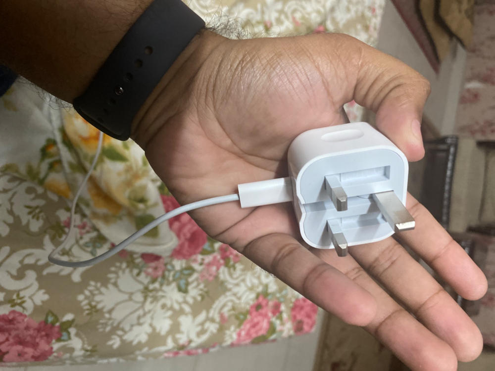 Apple 20W Wired Charging PD Charger for iPhone 12 / 12 Pro / 12 mini / 12 Pro Max - White - Customer Photo From Hammad Alam 
