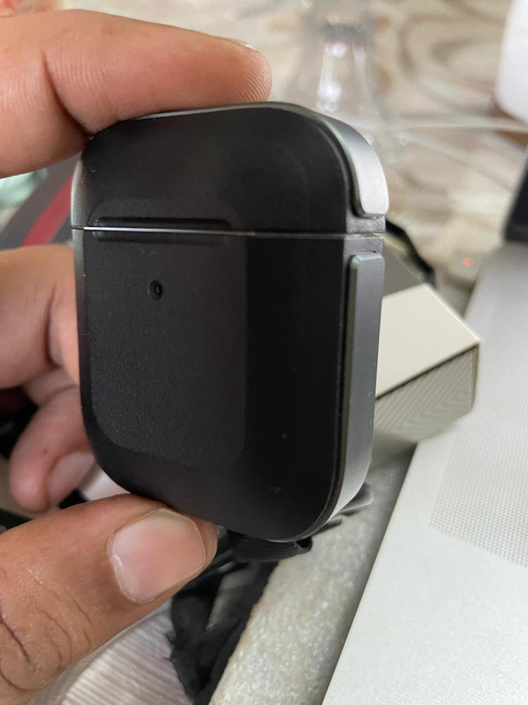 Raptic Trek Airpods 1 / 2 Case - Anodized Aluminum, TPU, and Polycarbonate Protective Case - Black - Customer Photo From Bilal Abbas
