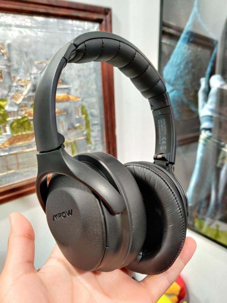 MPOW H12 IPO Active Noise Cancelling Wireless Over Ear Headphones with Deep BASS � Black - Customer Photo From Amazon Reviews