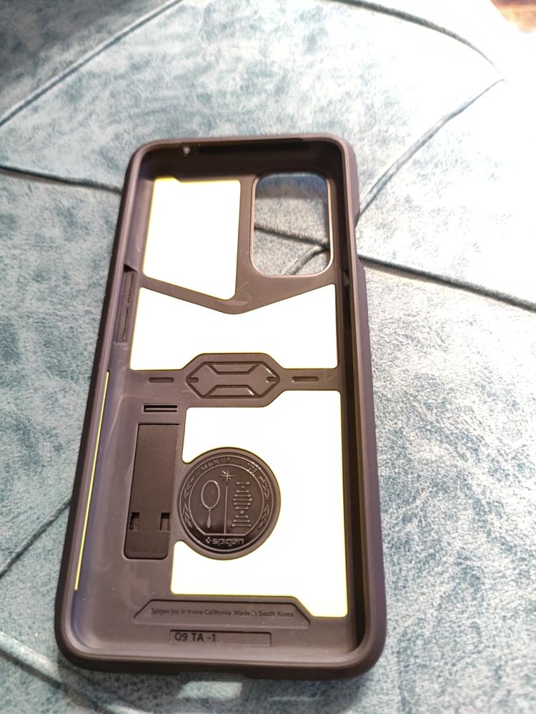 OnePlus 9 Case Tough Armor Black by Spigen ACS02686 - Customer Photo From Haris 