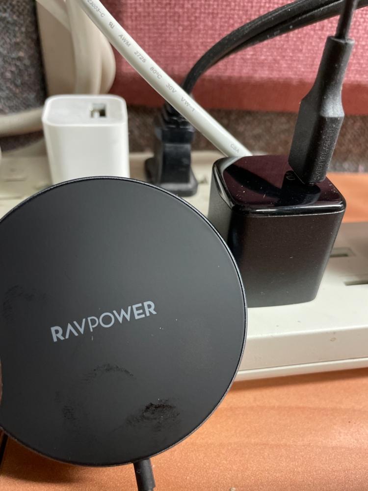 Ravpower Magnetic Wireless Charger 15W with Charging Adapter 20W Included for iPhone 12 & other phones RP-WC012 – Black - Customer Photo From Amazon Reviews