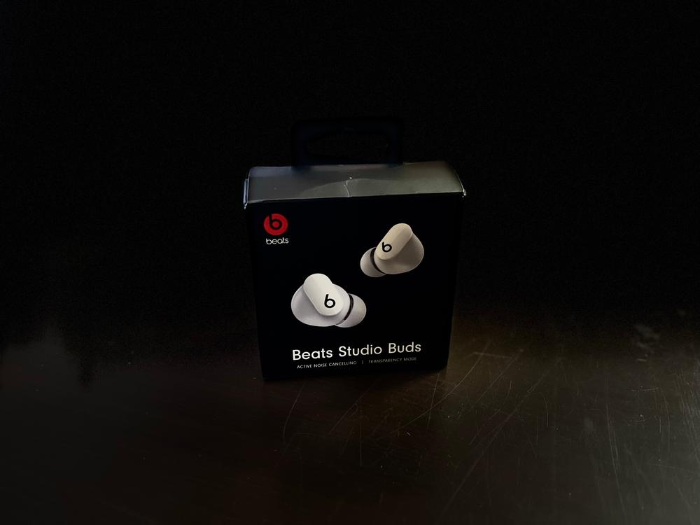 Beats Studio Buds – True Wireless Noise Cancelling Earbuds – Compatible with Apple & Android, Built-in Microphone, IPX4 Rating, Sweat Resistant Earphones, Class 1 Bluetooth Headphones - White - Customer Photo From Ibrar Chattha