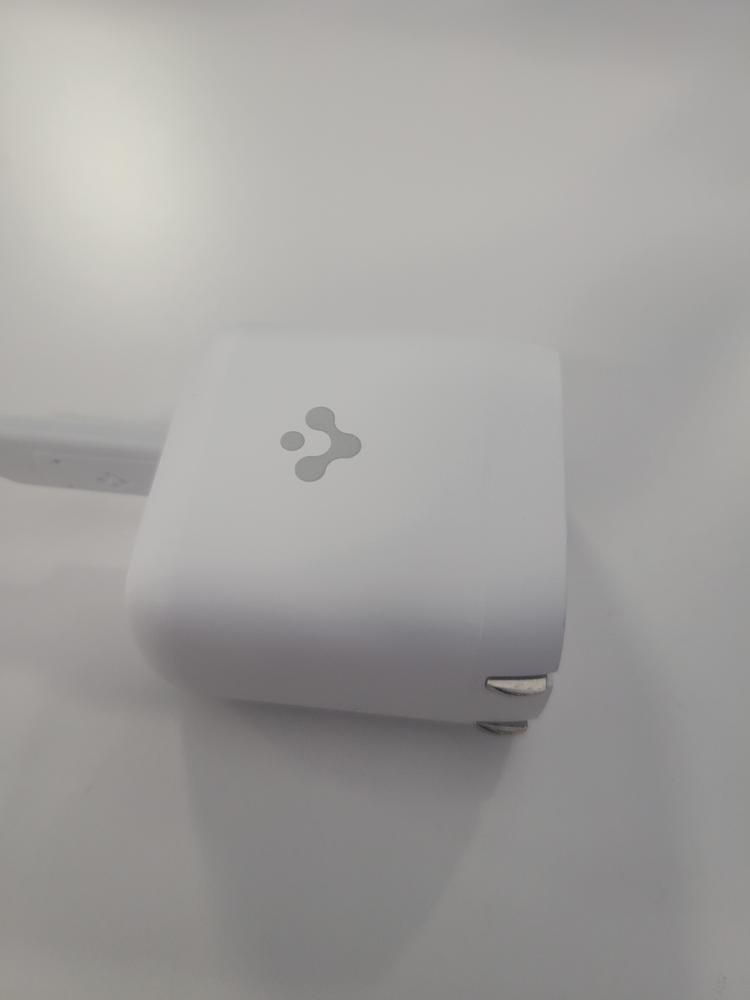 Spigen 45W Super Fast Charger GaN Fast, PPS Charging, Type C Charger for Galaxy S21 Ultra Plus Z Fold 3 Flip 3 S20 FE Note 20 10 Tab S7 MacBook Air iPad with 1 x USB C to USB C Cable � US Plug � ACH02587 � White - Customer Photo From Amazon Reviews