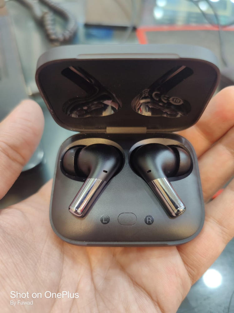 OnePlus Buds Pro Wireless Earbuds with Charging Case, IP55, Smart Adaptive Noise Cancellation Sound - Matte Black - Customer Photo From Muhammad Fawad Naseer