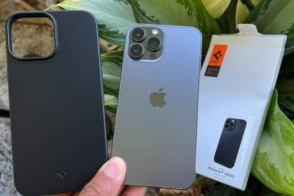 Apple iPhone 13 Pro Max Thin Fit Slim Case by Spigen - ACS03674 - Matte Black - Customer Photo From Suhaib Hasan 
