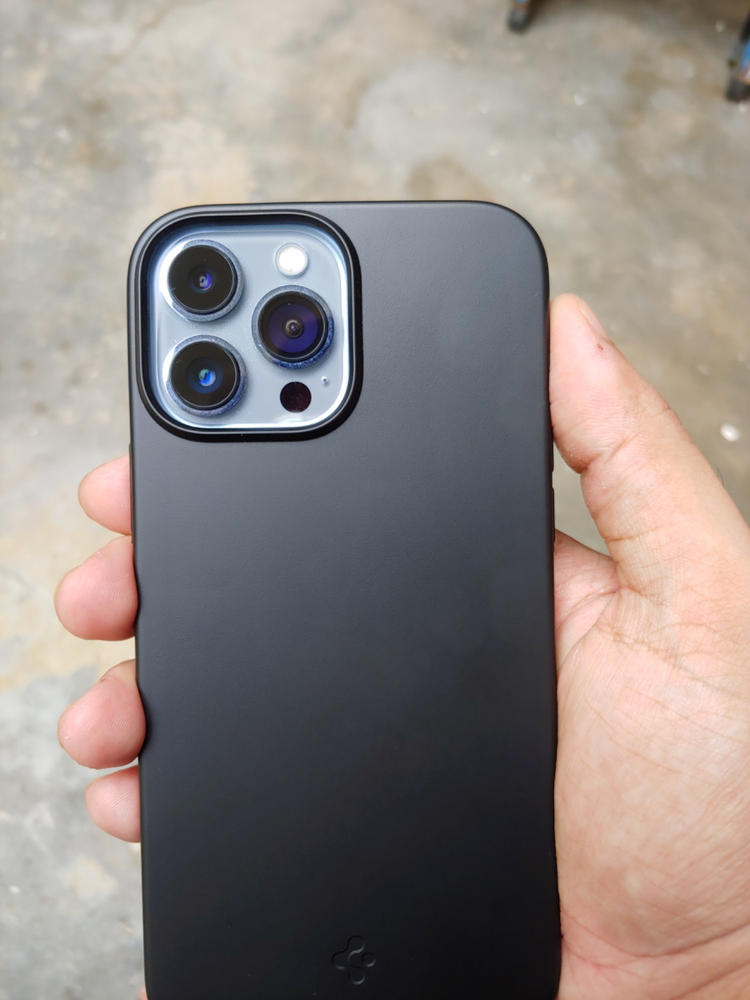 Apple iPhone 13 Pro Max thin Fit Spigen Case - Matte Black