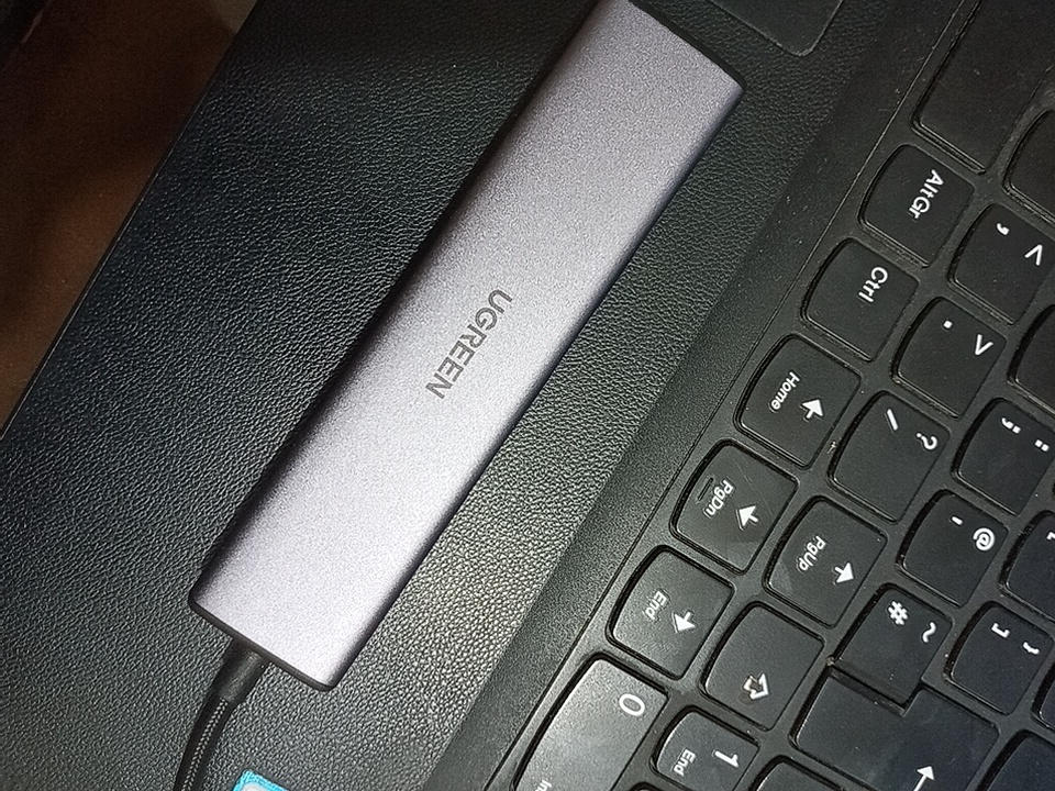 UGREEN USB 3.0 Hub, USB Ports for Laptop with 4 Powered USB HUB 5V 2A , 5Gbps High Speed Data Transmission USB Splitter - 20805 - Silver - Customer Photo From Mustafa Usmani