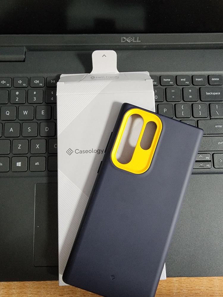 Galaxy S22 Ultra NanoPop Dual tone Liquid Silicone Case by Caseology - Blueberry Navy - ACS03938 - Customer Photo From Shan Baloch