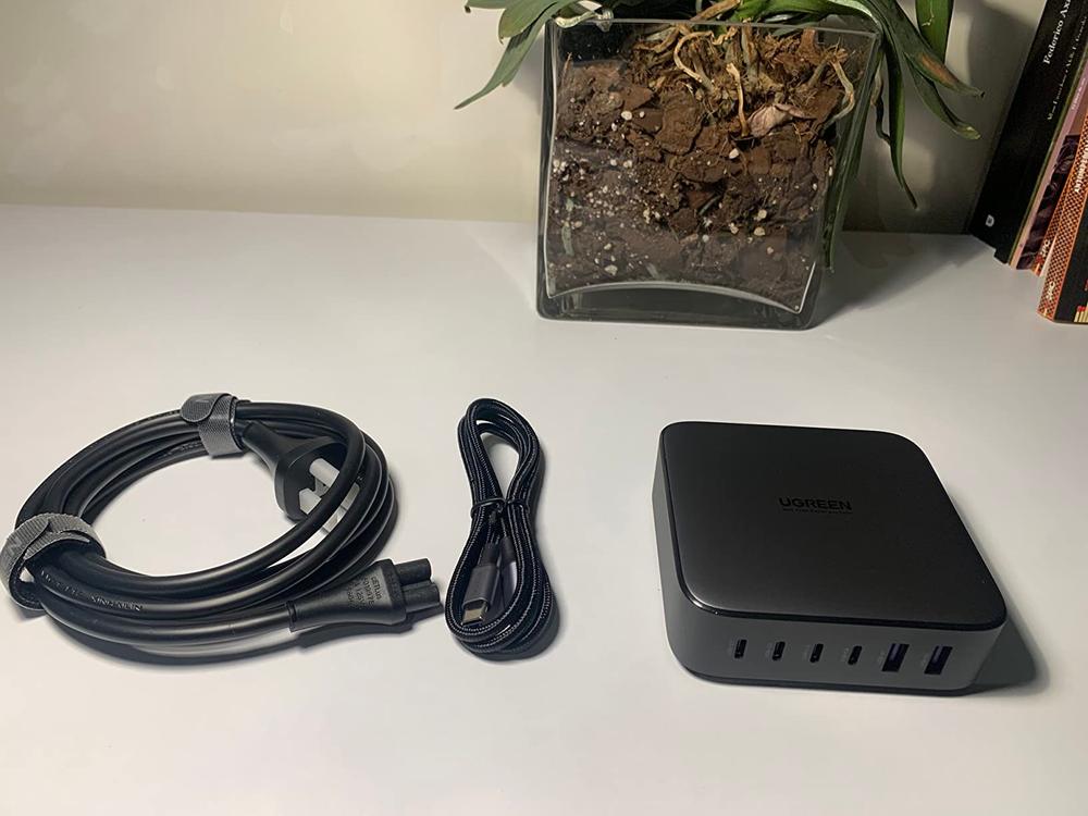 UGREEN Nexode 200W USB C Desktop Charger, 6 Ports GaN PD Fast Charger with 3FT USB C to C Charging Cable Compatible with MacBook Pro/Air, iPad Pro/Mini, iPhone 13/13 Pro Max, Galaxy, Pixel, and More � Black � 40913 - Customer Photo From Amazon Import