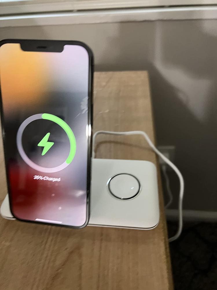 Ugreen Magsafe Magnetic Wireless Charger in Pakistan for Rs. 3500.00