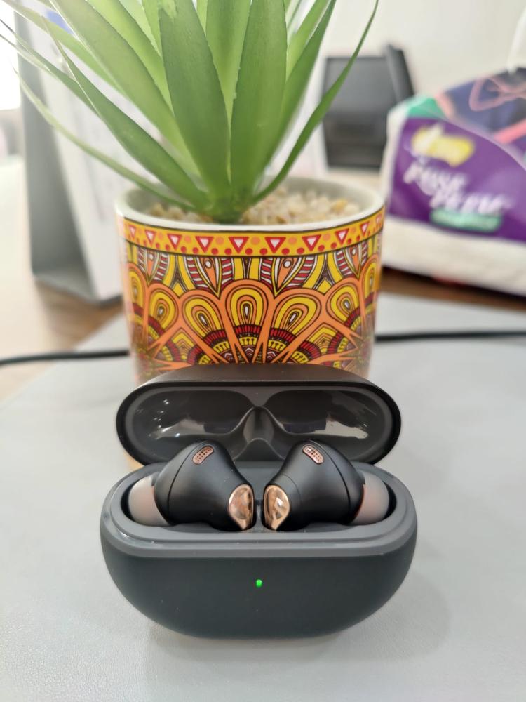 SoundPEATS Capsule3 Pro Hi-Res Headphones with LDAC, Hybrid Active Noise Cancellation Earphones with 6 Mics for Calls Wireless Earbuds - Black - Customer Photo From HAMZA IMADA