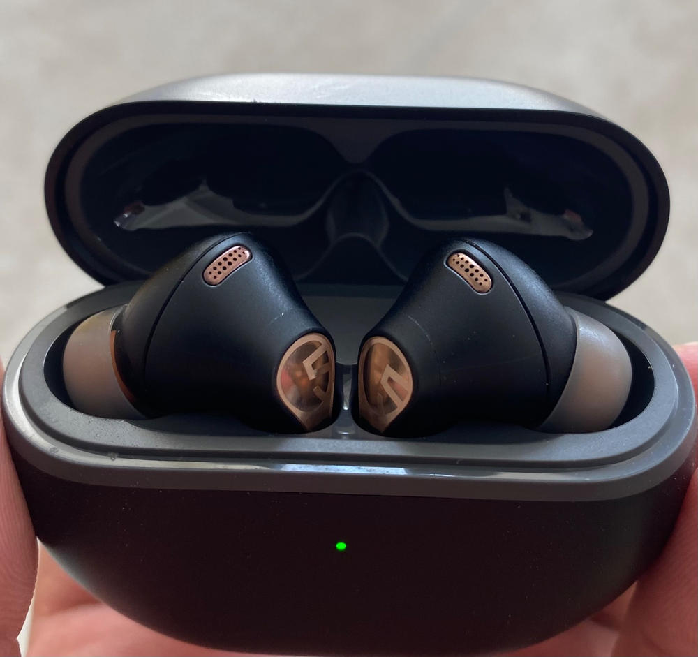 SoundPEATS Capsule3 Pro Hi-Res Headphones with LDAC, Hybrid Active Noise Cancellation Earphones with 6 Mics for Calls Wireless Earbuds - Black - Customer Photo From Zeeshan Hassan