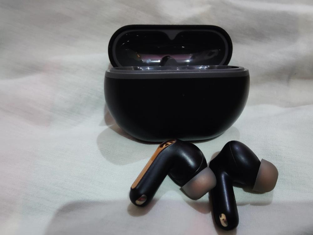 SoundPEATS Capsule3 Pro Hi-Res Headphones with LDAC, Hybrid Active Noise Cancellation Earphones with 6 Mics for Calls Wireless Earbuds - Black - Customer Photo From Rohail 