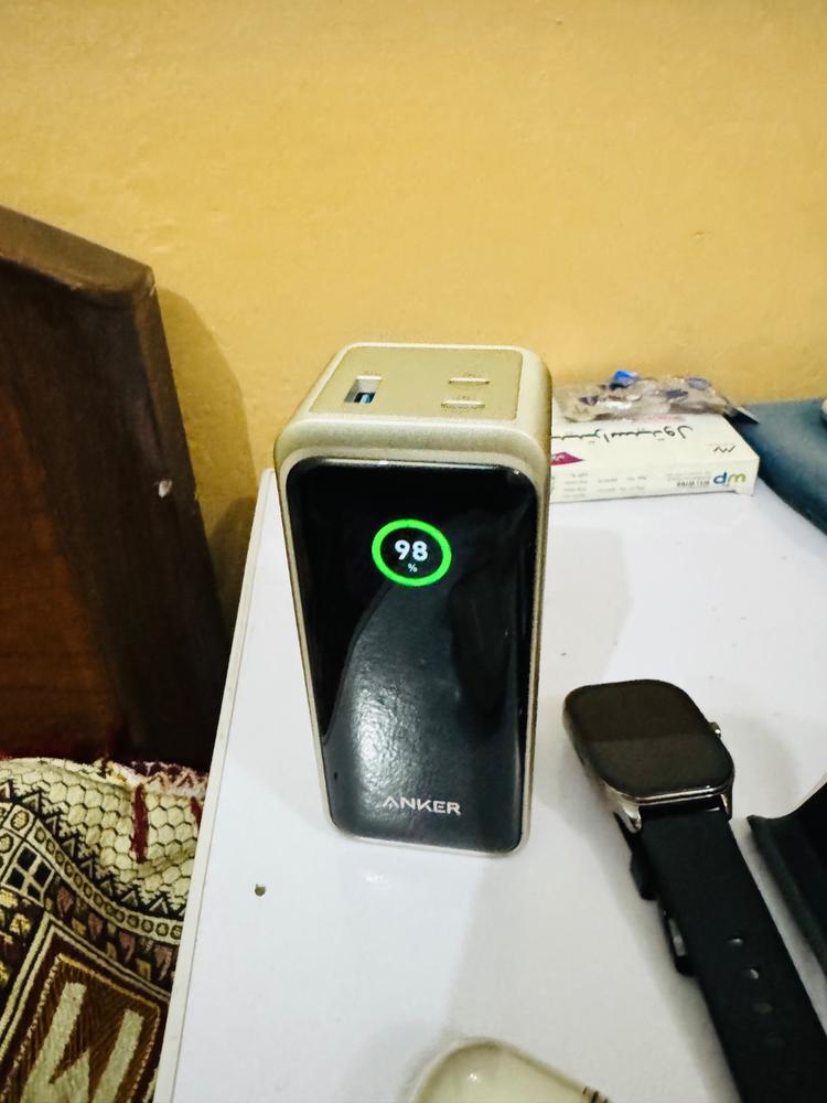 Anker Prime Power bank 200w 20,000 mAh Smart Digital Display 2 USB-C and 1 USB-A Port - Gold - A13360B1 - OP - Customer Photo From faisal saeed