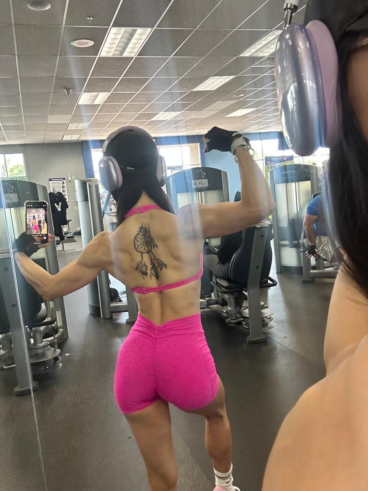 V Back Shorts - Customer Photo From Chunyan