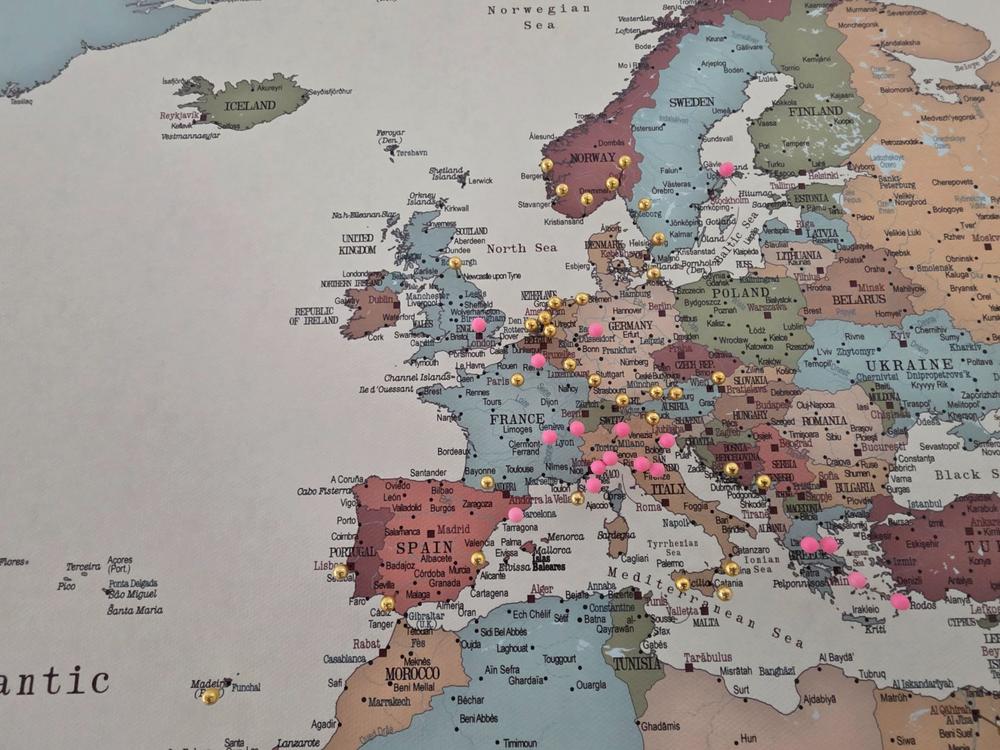 Push Pin World Map - Colorful (Detailed) - Customer Photo From Ton van der Steen