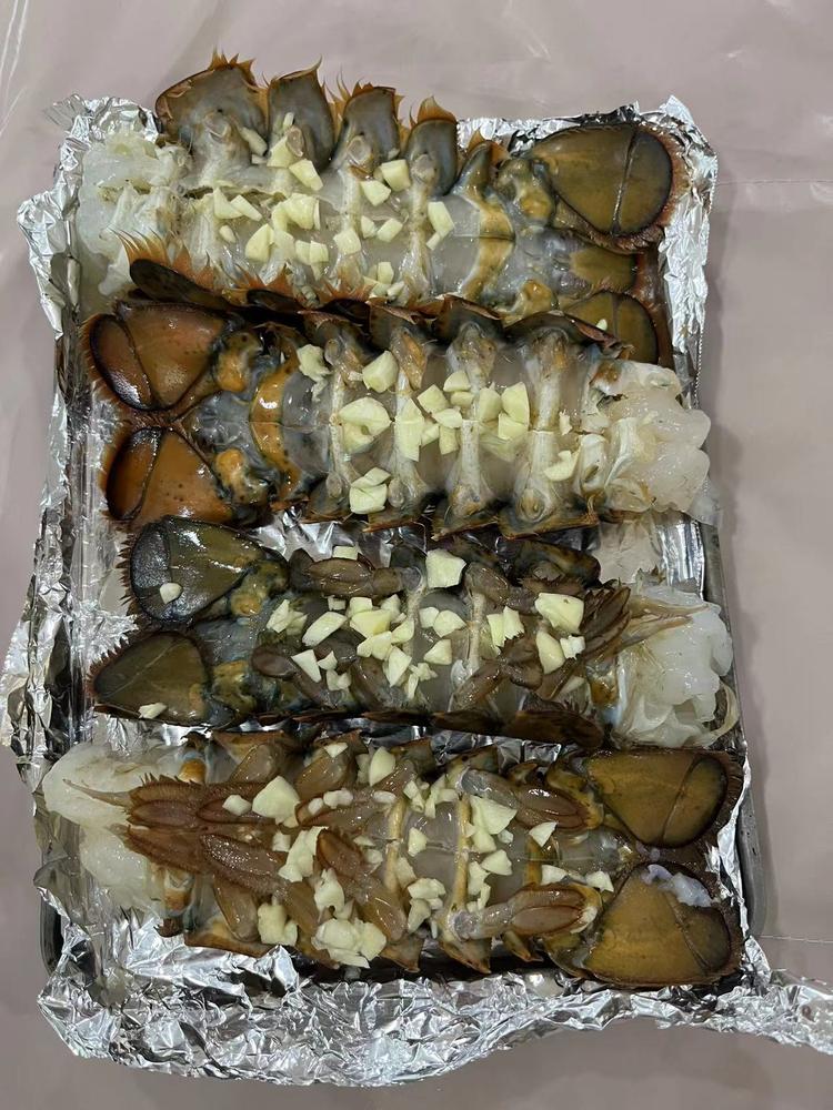 Over-Sized Maine Lobster Tails (6-7oz) - Customer Photo From Qintao Gu