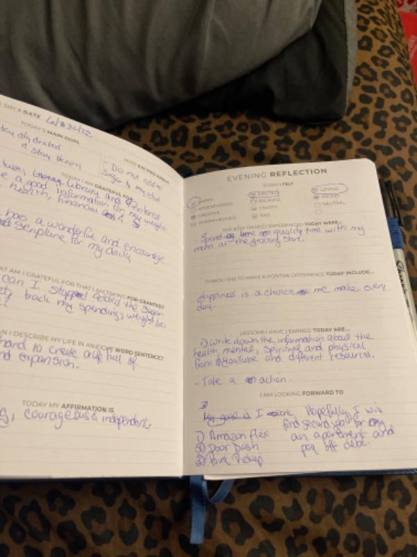 Gratitude Journal - Manifest Your Dreams Into Reality - Customer Photo From Sandra Atueyi