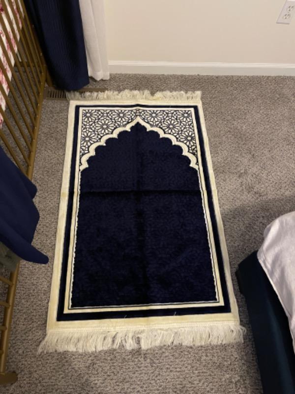 Hidaya Plush Islamic Prayer Rugs - Midnight Navy Blue - Customer Photo From Arnela Nuhanovic