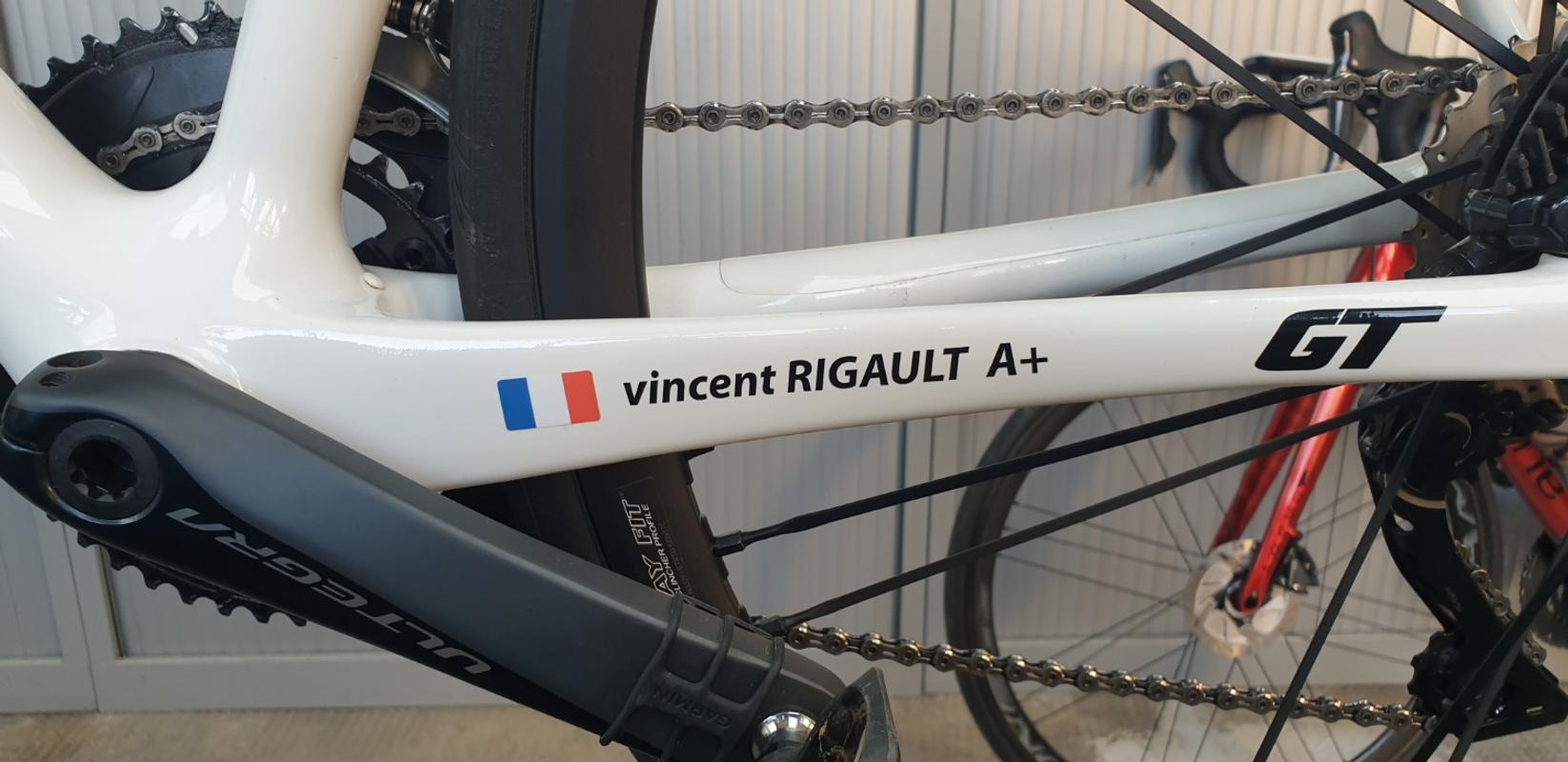 Sticker Autocollant Nom Drapeau Vélo Moto Casque sans fond – Stickers Perso