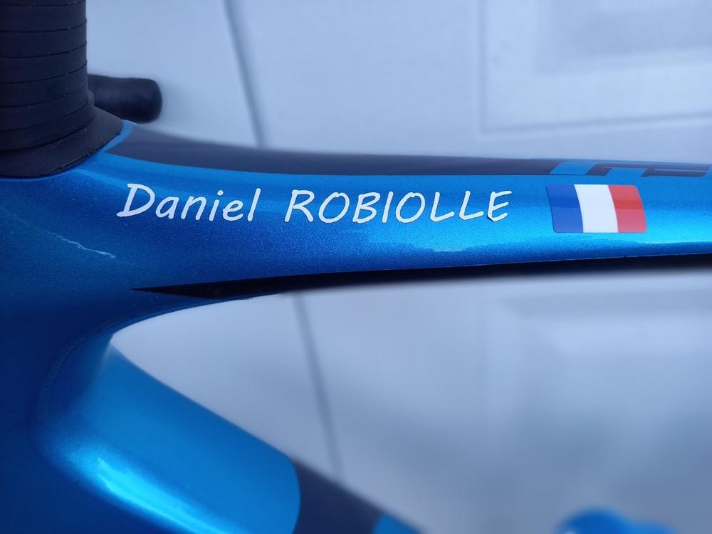 Sticker Autocollant Nom Drapeau Vélo sans fond typo 5 - Customer Photo From Daniel ROBIOLLE