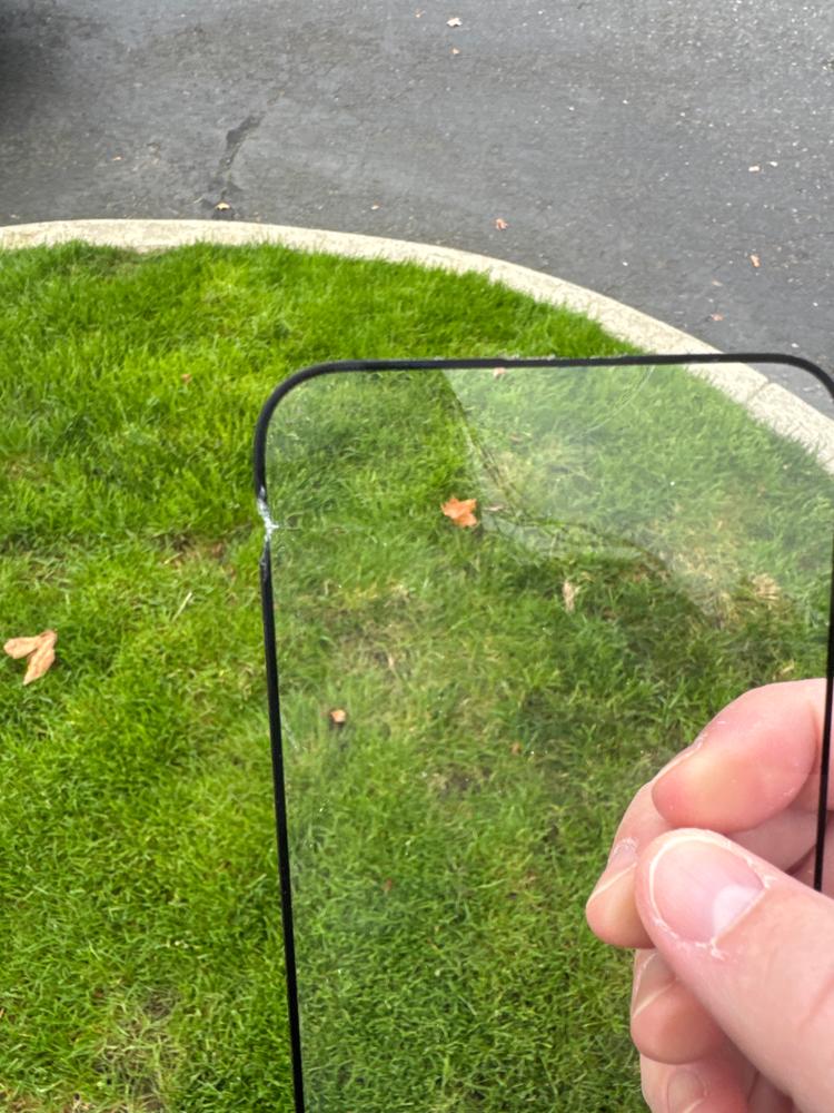 NanoArmour ONETIME MAX Blue Light ClearVue 3D Infinity Edge – iPhone 15 Series - Customer Photo From Celeste