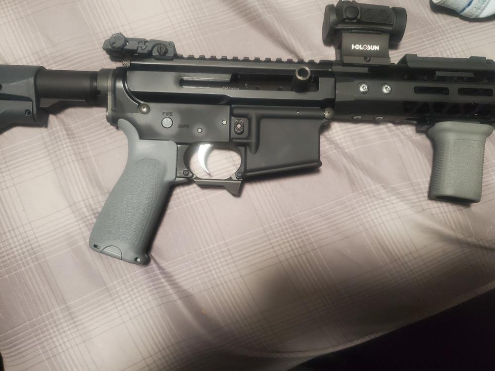 BCMGUNFIGHTER Pistol Grip - MOD 3 - Wolf Grey - Customer Photo From Luis Curbelo