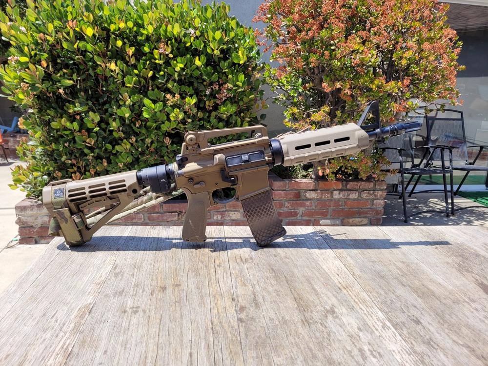 Magpul MOE M-LOK Hand Guard, Carbine-Length  AR-15/M4 - FDE - Customer Photo From MYRON CASTRO