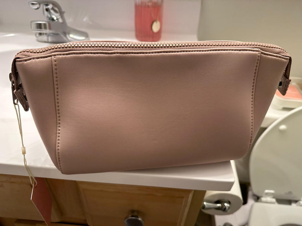 Quince – Nappa Leather Toiletry Bag