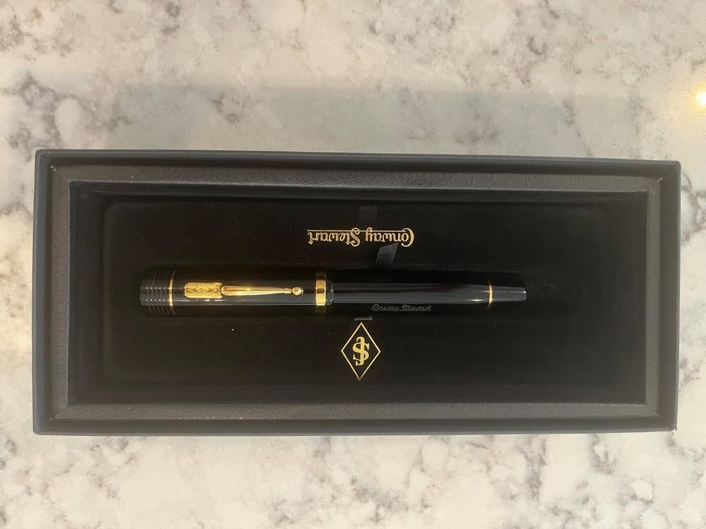 Conway Stewart Churchill Classic Black Gold - Customer Photo From Stevan Djuric