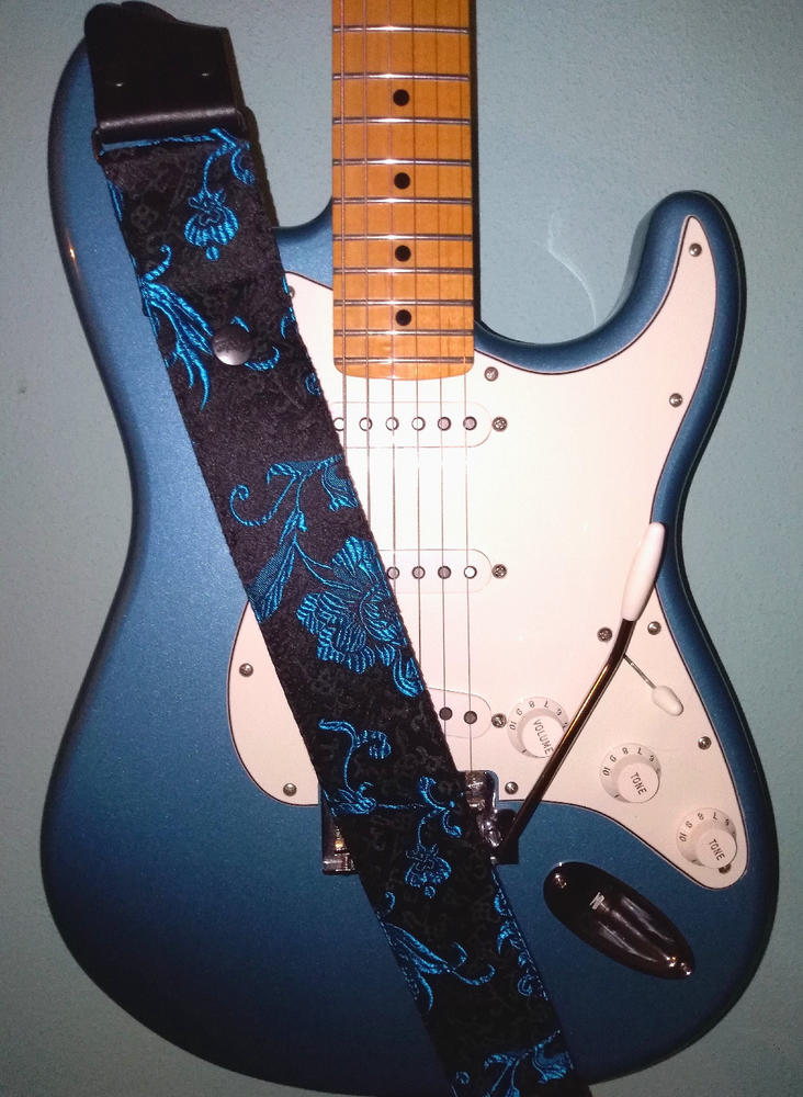 Gitarrengurt - Luxury Blue Leaf - Customer Photo From Stefan Reche