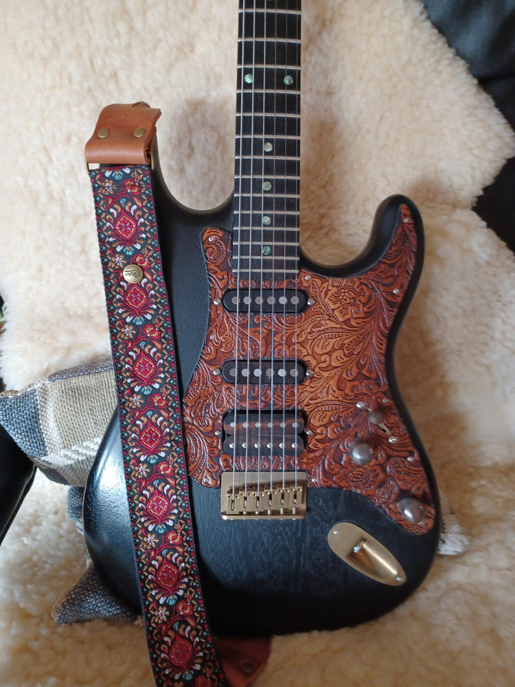 Retro Gitarrengurt Hippie Love (rotbraun-messing) - Customer Photo From Johannes Schmidt