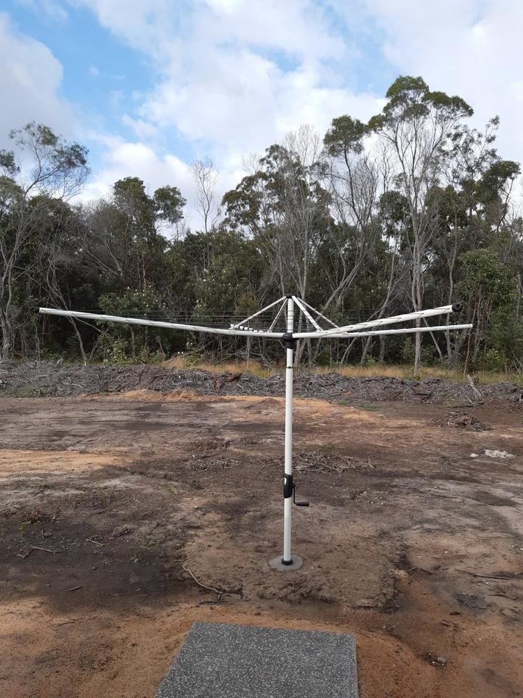 Hills Hoist 8 Line Rotary Clothesline - Customer Photo From Dennis Praestiin