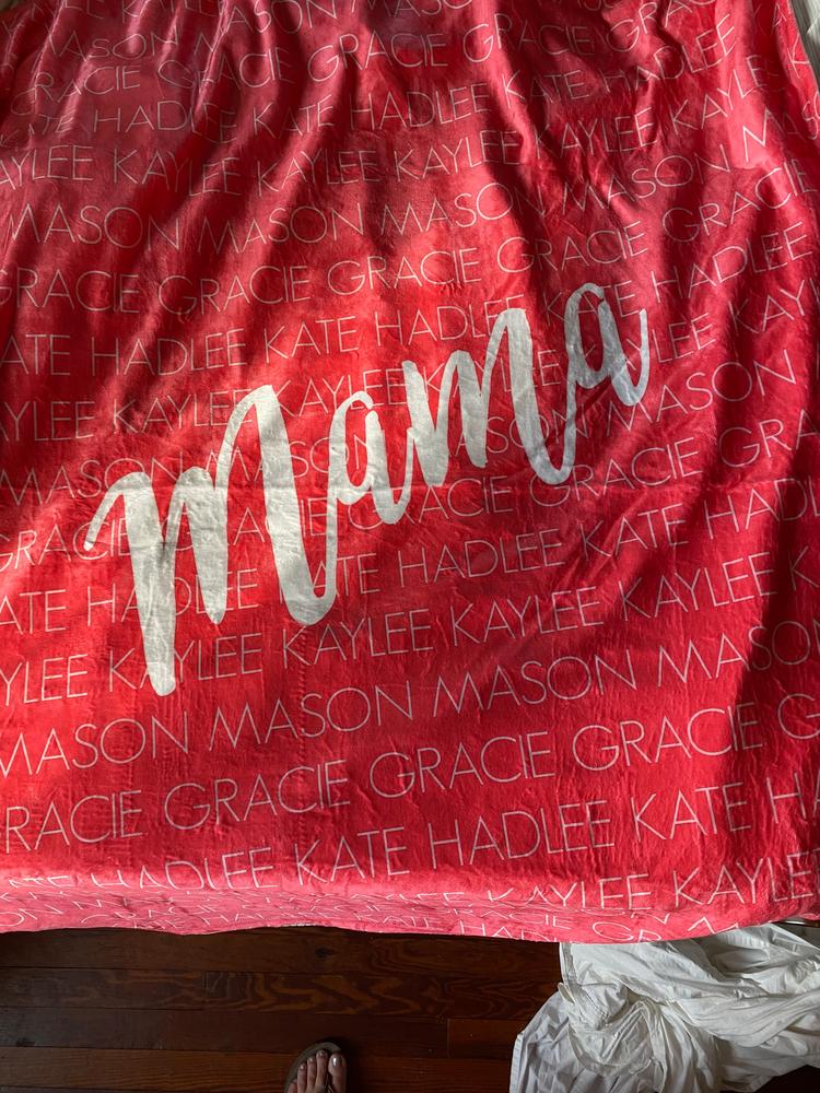 MOM + KIDS PERSONALIZED THROW BLANKET - Customer Photo From Stacy Murphy