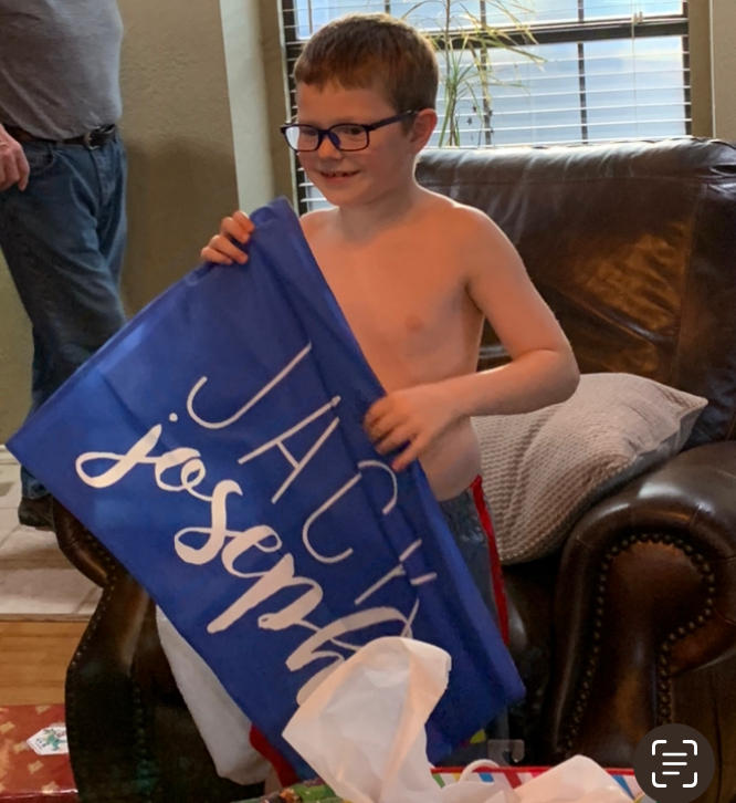 MOM + KIDS PERSONALIZED THROW BLANKET - Customer Photo From Julie Manley