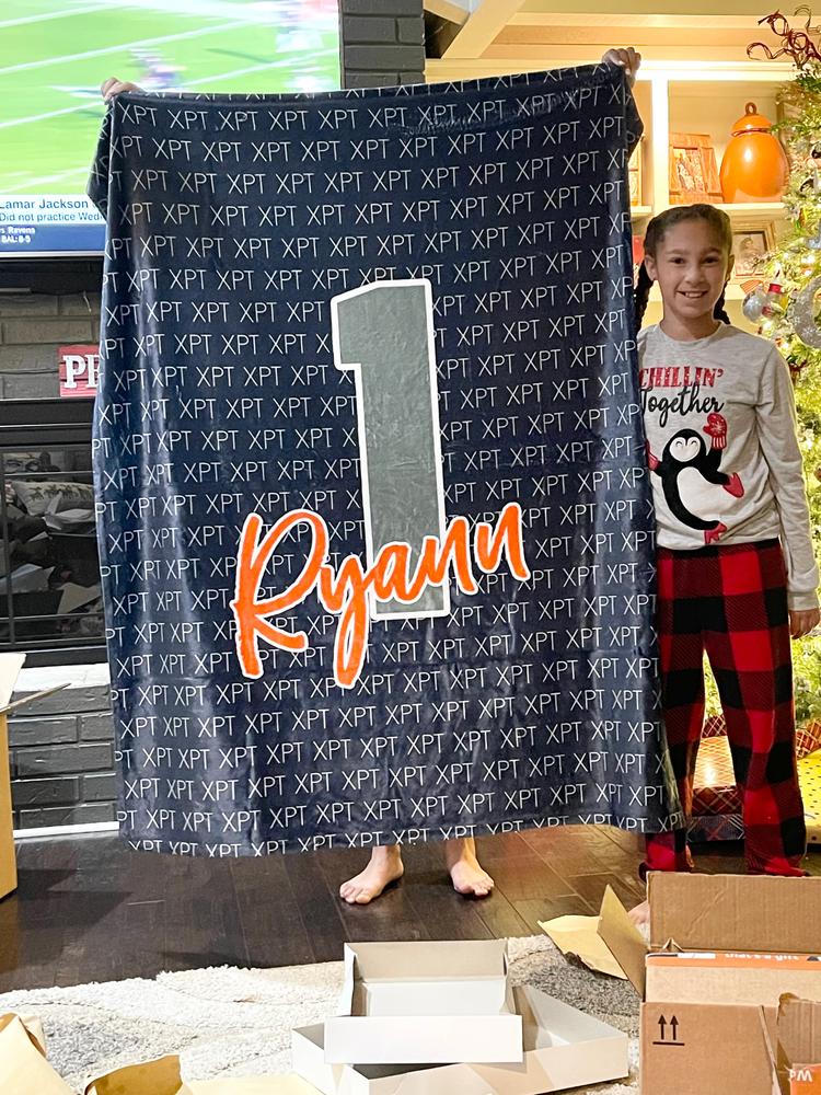 PERSONALIZED LARGE NUMBER TEAM BLANKET - Customer Photo From Nan Gist