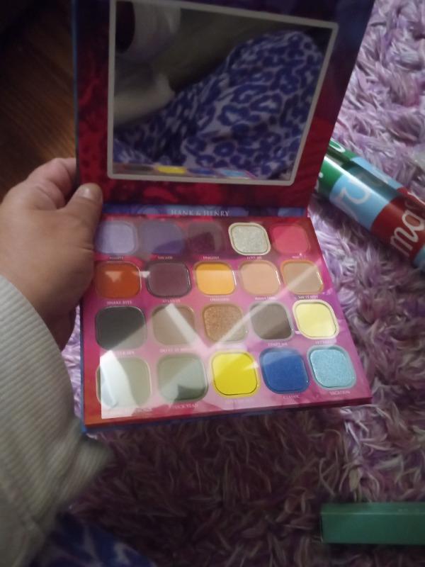 Hank & Henry Bianca Tye Dye factory Palette + Brushes & Lashes ●●PRICE IS AS MARKED●●