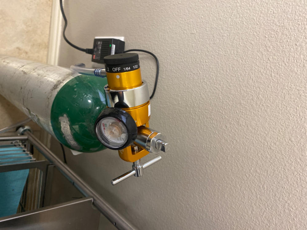 CGA 870 Gold Low Flow Medical Oxygen Tank Regulator - Customer Photo From Dr. Todd East