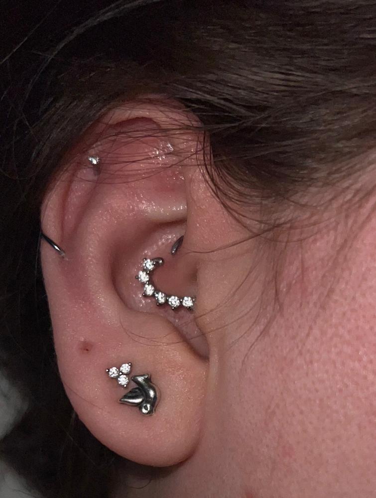 送税込【AMY O】Clover Pave Flat Back Stud /Single(2色)国内発 Clover Pavé Flat Back Studs, Silver Front Threaded Nap Earrings
