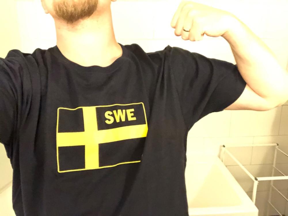 SWEDISH FLAG TSHIRT DARK BLUE - Customer Photo From August Staaf