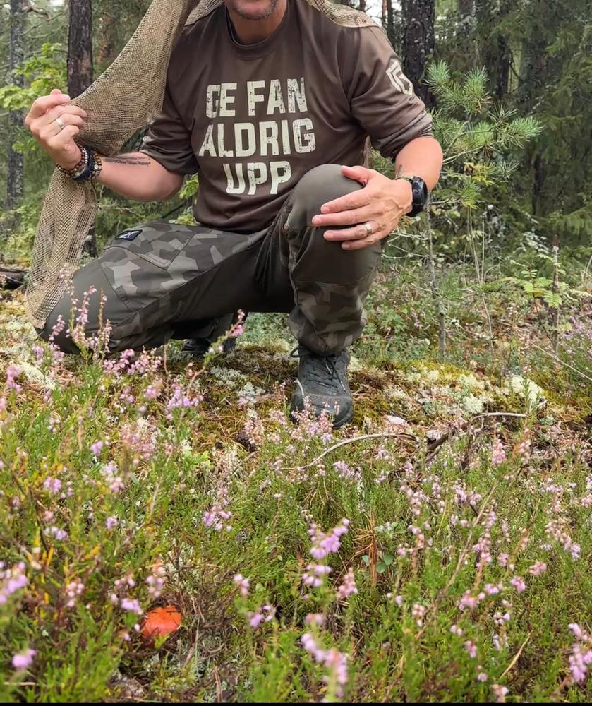 Ge Fan Aldrig Upp MkI Sand – Woodland Fys - L - Customer Photo From Jacob Wernlund