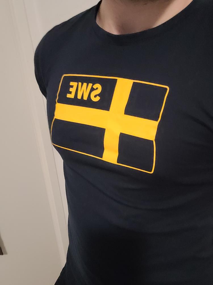 SWEDISH FLAG TSHIRT DARK BLUE - M - Customer Photo From Eduardo Alejandro Gonzalez Hernandez
