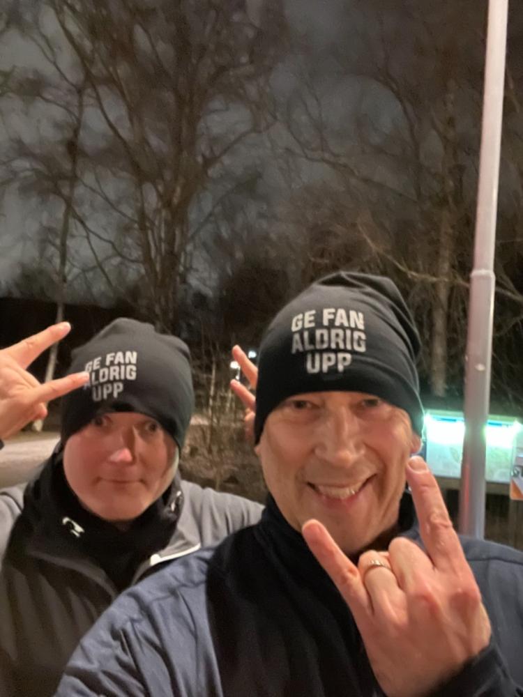 Beanie Ge Fan Aldrig Upp Black - Customer Photo From Thomas Holmstroem