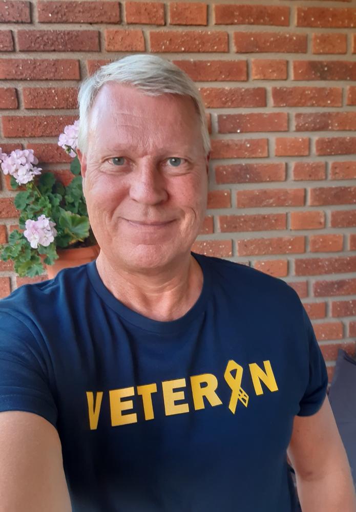 Gula Bandets Officiella Veteran T-shirt Navy Unisex - XL - Customer Photo From Carl-Magnus Orest