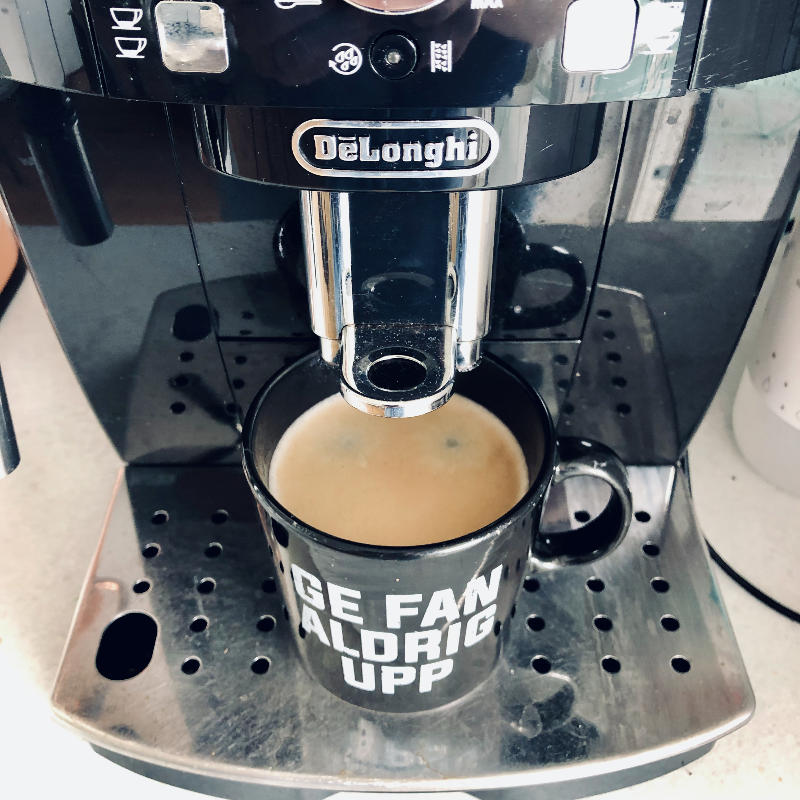 Kaffemugg Ge fan aldrig upp - Customer Photo From Ivo Soltorp