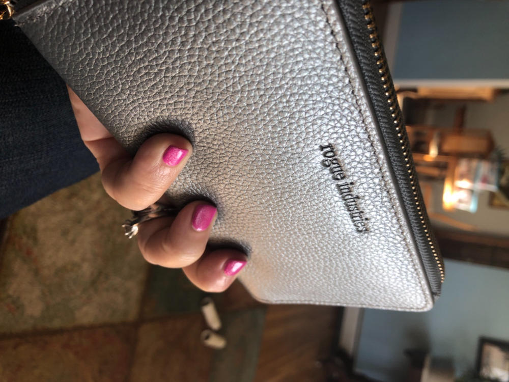 Yarmouth Zip Phone Wallet - Customer Photo From Sandra Dowers